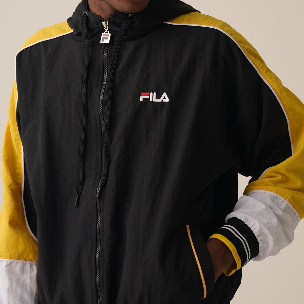 CAMPERA HOMBRE FILA UC BASKETBALL — imagen 4
