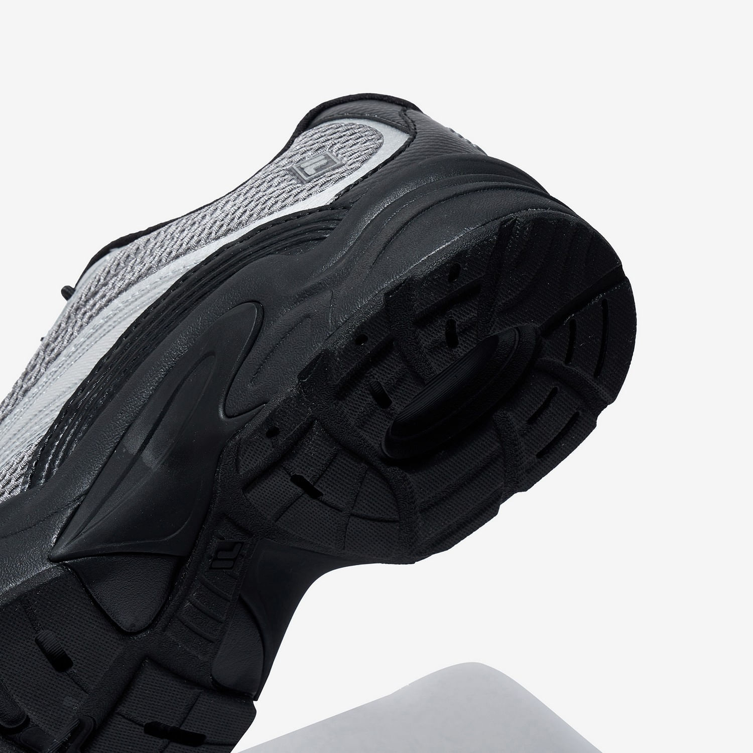 ZAPATILLA FILA PANTERA 99/25 MASCULINO — imagen 8
